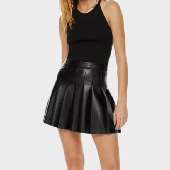 Aritzia SUNDAY BEST Pleated Faux Leather Mini Skirt - Black - Size 8 - Picture 1 of 7
